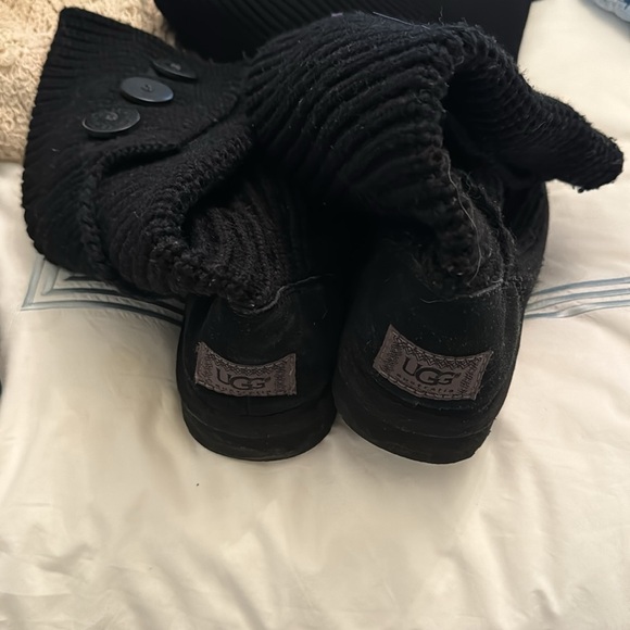 Ugg 3 button Boot - Picture 2 of 4